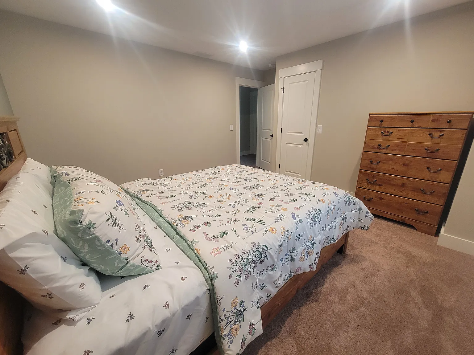 2099 Glenmont Dr — Photo 2