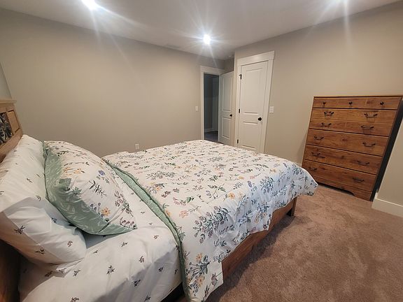 2nd image of 2099 Glenmont Dr