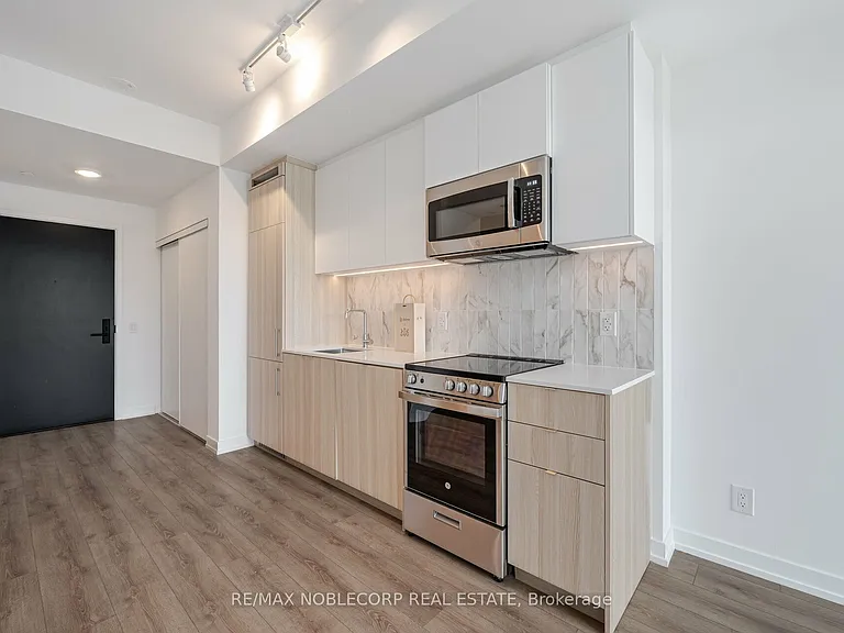 500 Dupont St #409 — Photo 9