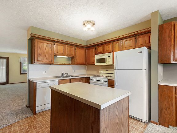 5th image of 8529 Elkwood Dr SW