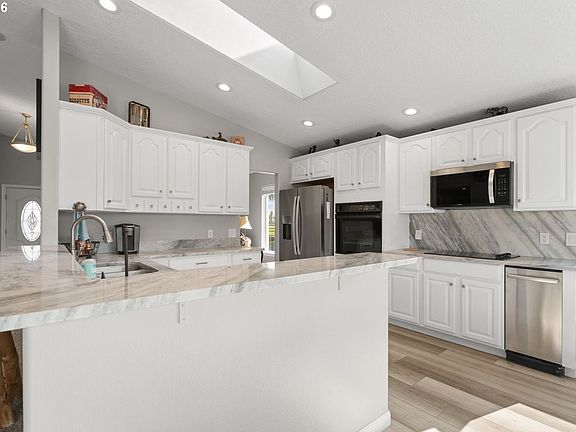 4th image of 32852 Thorny Grove Ln