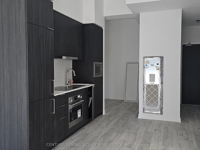 7 Golden Lion Hts #824 — Photo 4