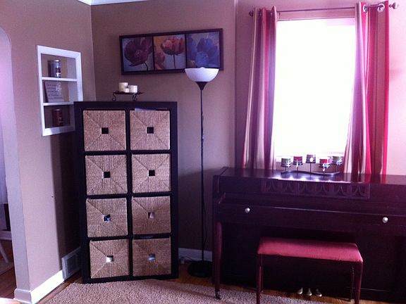 4th image of 303 W Essex Ave