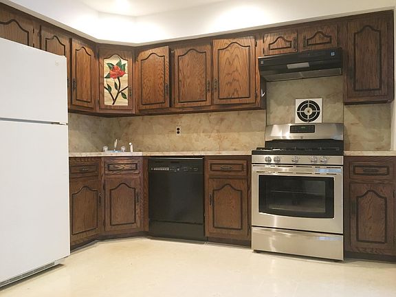 5th image of 57 Tanglewood Dr