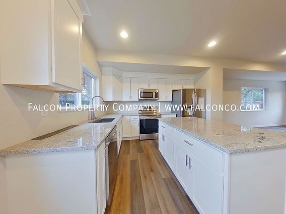 4th image of 2220 E La Salle St #107