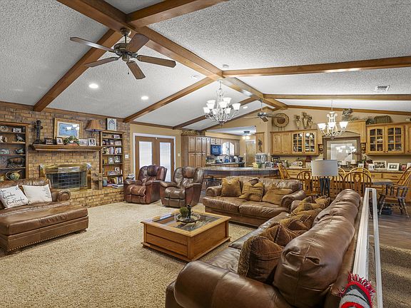 3rd image of 2001 Longhorn Dr