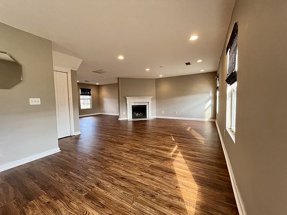 3rd image of 3213 Woodpoint Dr