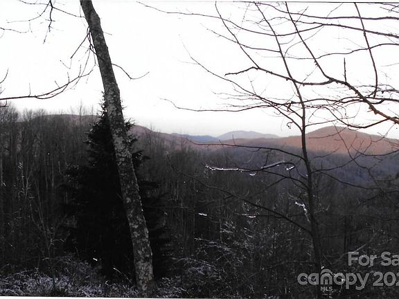 5th image of 17 N Deer Run