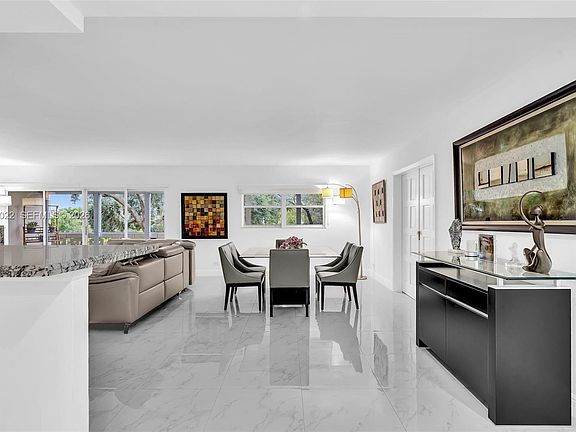 4th image of 800 NE 195th St APT 220