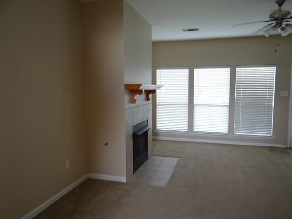 3rd image of 26396 Maplewood Dr