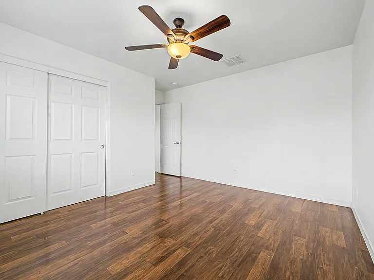 2048 W Monte Cristo Ave — Photo 32