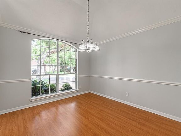 3rd image of 1019 Portsmouth Dr