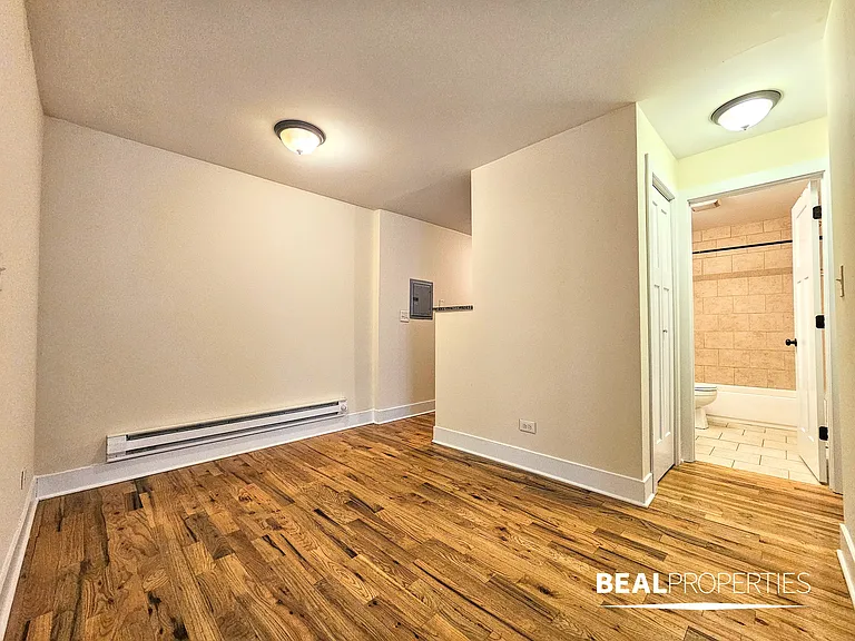 555 W Arlington Pl — Photo 20