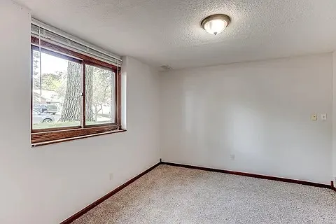 7417 Meadowwood Dr N — Photo 19