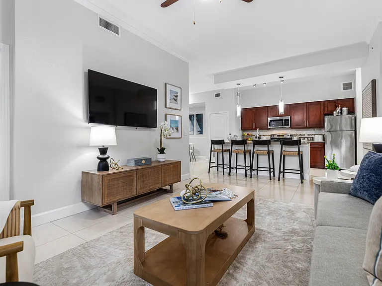 Miramar Park Apartments — Photo 16