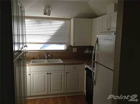 3rd image of 1270 Oxford Dr