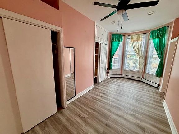 3rd image of 87.5 Laidlaw Ave #1