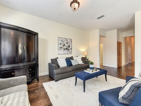 5th image of 2917 Laredo Dr
