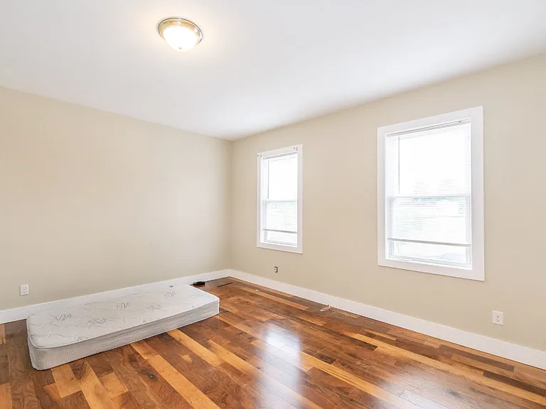 19 Chestnut St — Photo 10