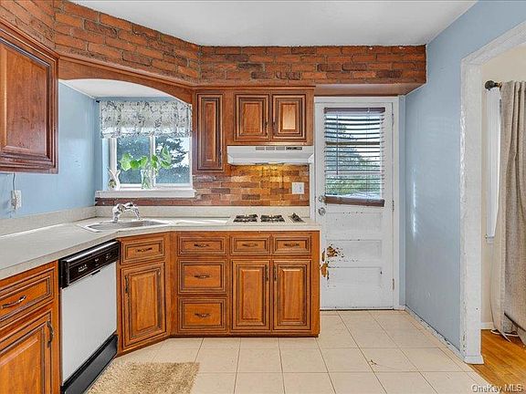 3rd image of 270 Browns Road