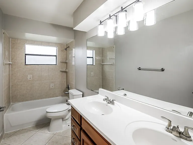 1904 NW 79th Ave — Photo 15