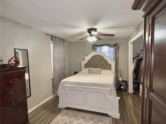 3rd image of 25195 West St