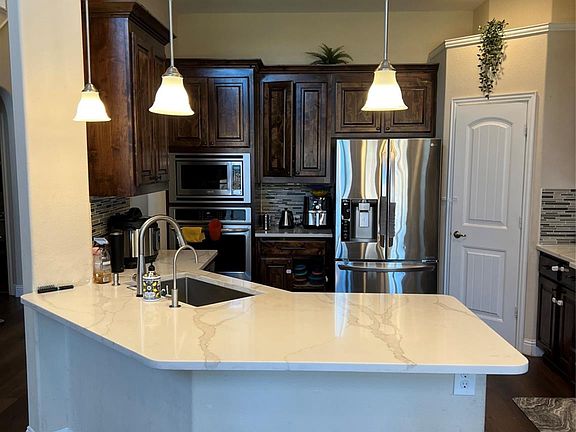 4th image of 2417 Twin Oaks Dr
