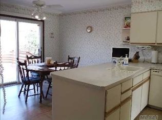 94 Caffrey Ave, Bethpage, NY 11714