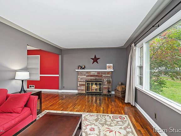 3rd image of 1511 Herrick Ave NE