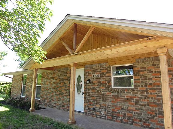 3rd image of 136 Becky Ln