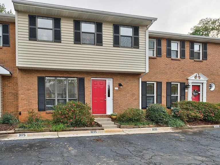 3225 Cape Cir — Photo 1