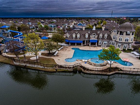4th image of 10240 Waterbury Dr