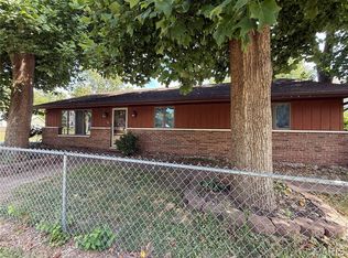 503 S West St, Carlinville, IL 62626