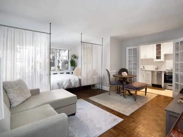 221 East 50th Street image 1 of 11