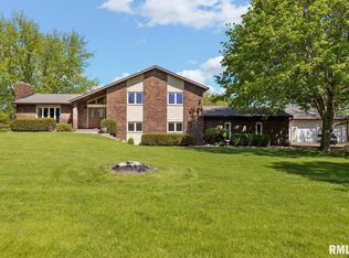 7 Old Farm Ln, Washington, IL 61571