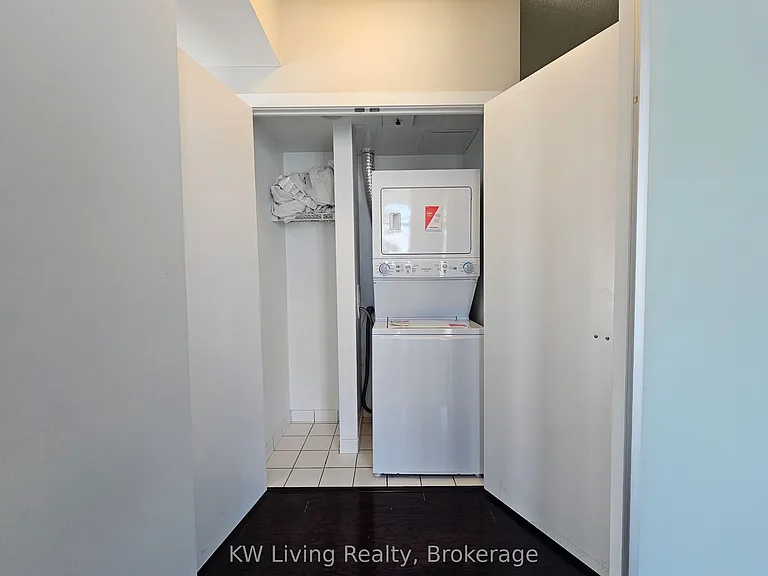 33 Charles St E #1305 — Photo 14