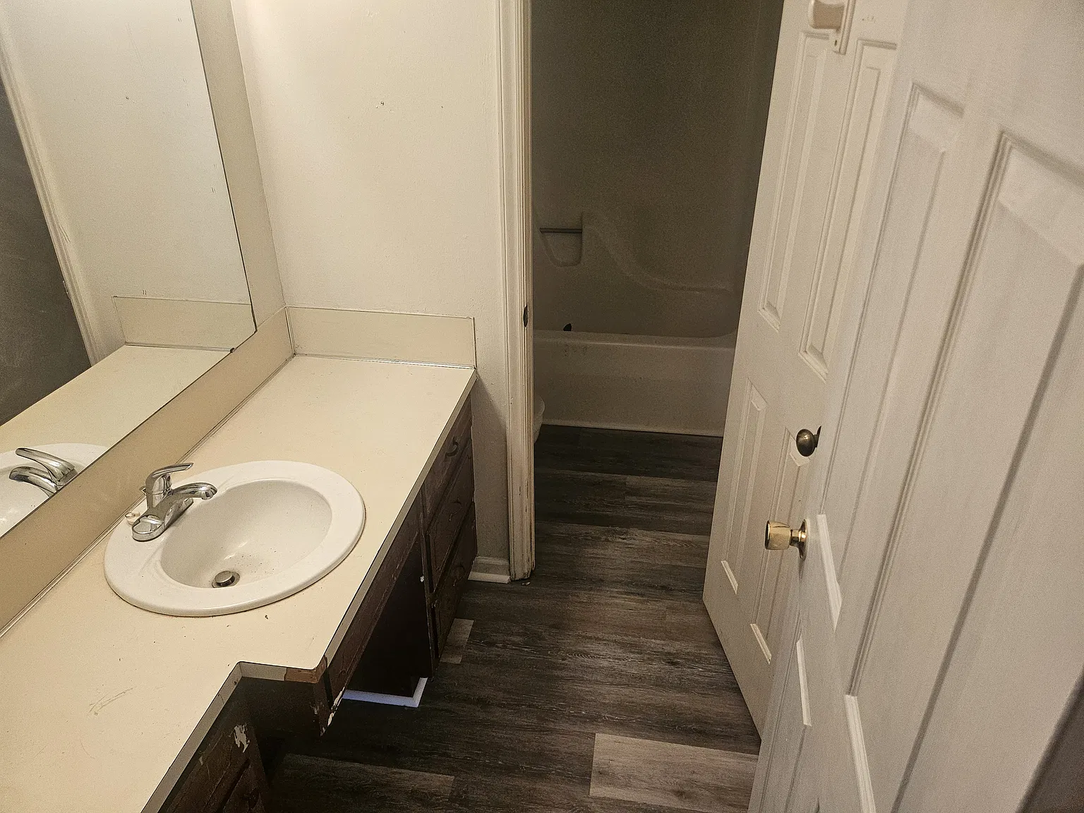 2 bed, 1.5 bath, 1000 sqft, $1,100 — Photo 2
