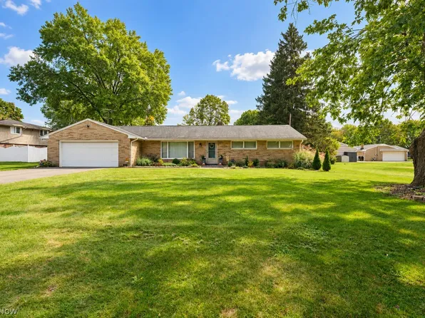 5560 Briarwood Ave NW, North Canton, OH 44720