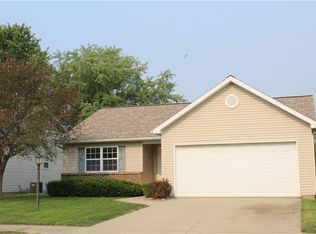 15 Woodfield Ln, Charleston, IL