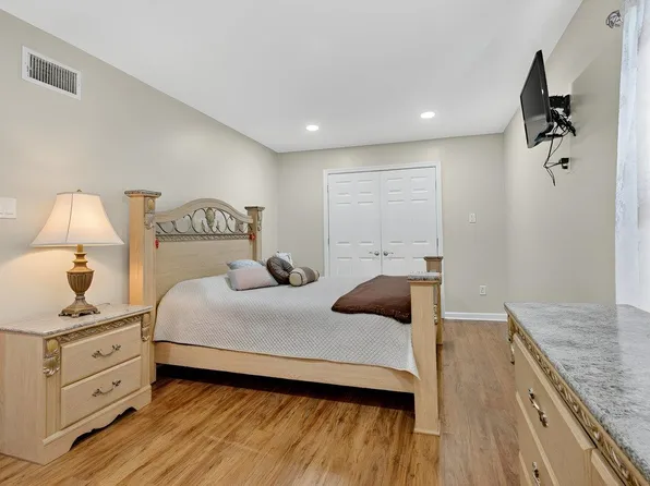 870 Passaic Avenue image 16 of 25