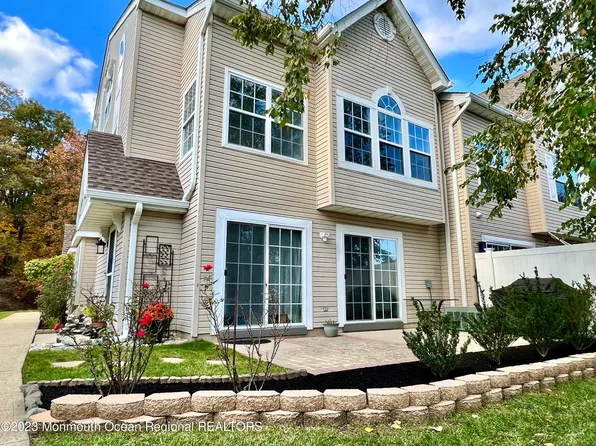 40 Dover Court, Tinton Falls, NJ 07712