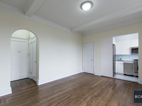 3rd image of 10 Sheridan Sq APT 6E