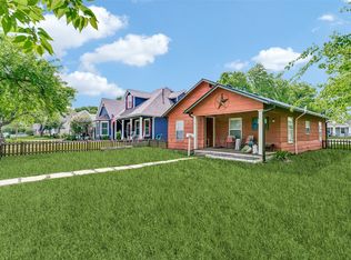 612 E Wall St, Grapevine, TX 76051