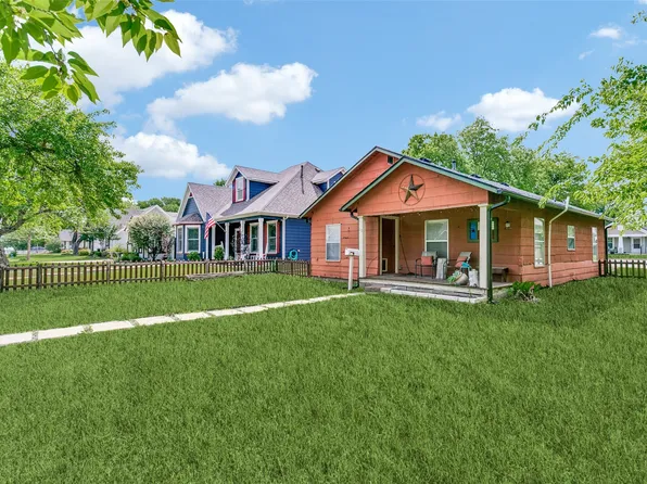 612 E Wall St, Grapevine, TX 76051