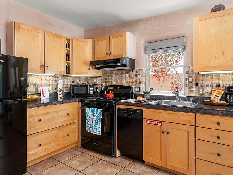 907 One Agua Fria Street 1/2 #2 — Photo 11