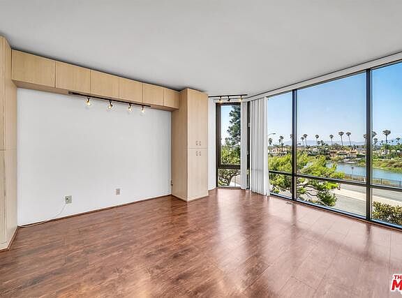2nd image of 4316 Marina City Dr