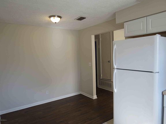 4th image of 4663 Roanoke Blvd