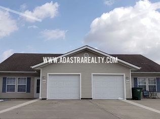 704 Meadow Ct, Peculiar, MO 64078