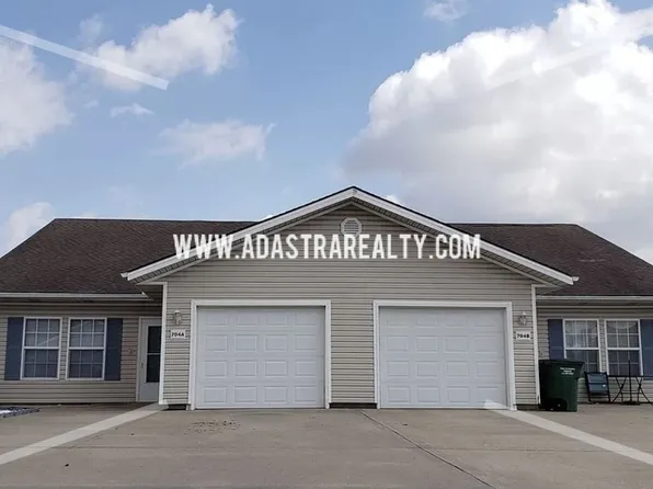 704 Meadow Ct, Peculiar, MO