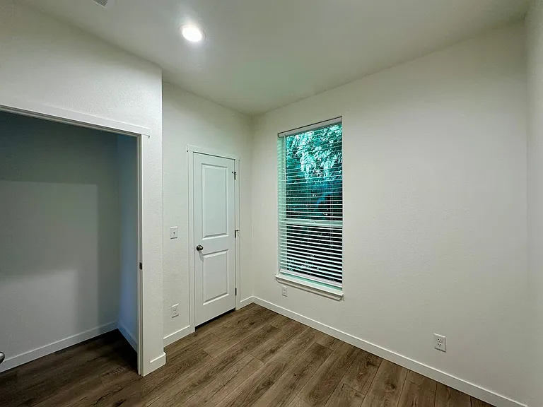 2119 Aldergrove Rd — Photo 8